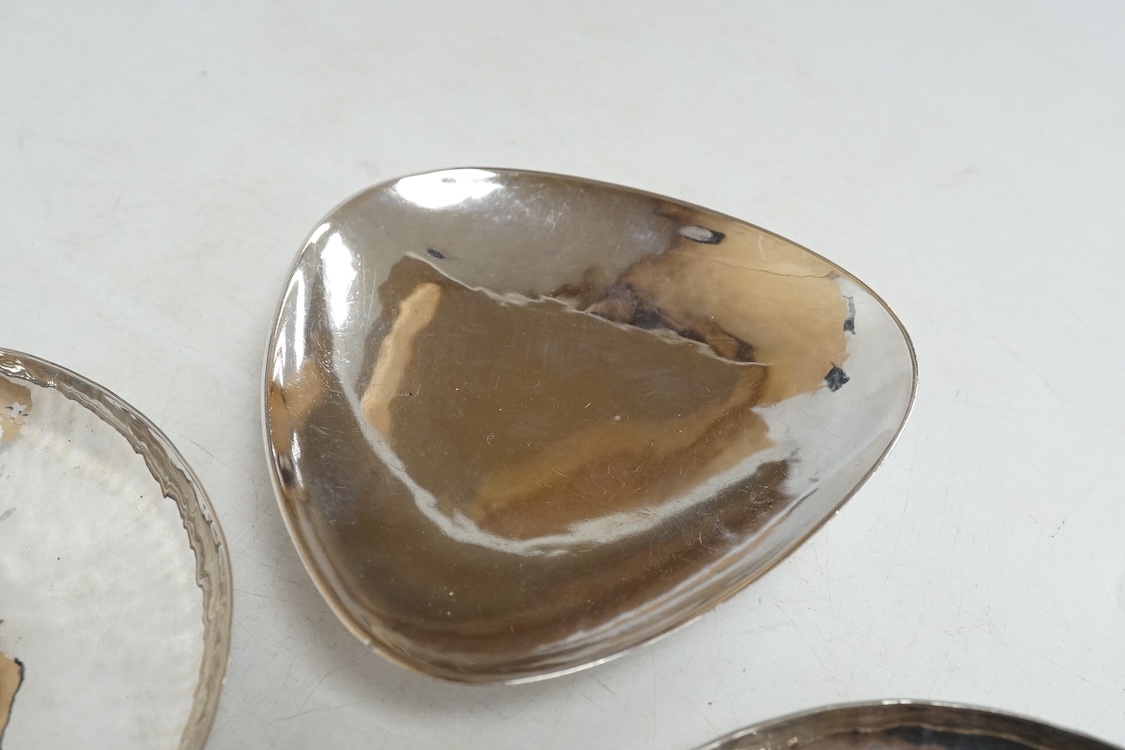 Three contemporary silver pin dishes including a planished pair by Paul Victor Markey, diameter 10.1cm and one by Robert Edgar Stone, together with a modern silver coin dish, 8.3oz.